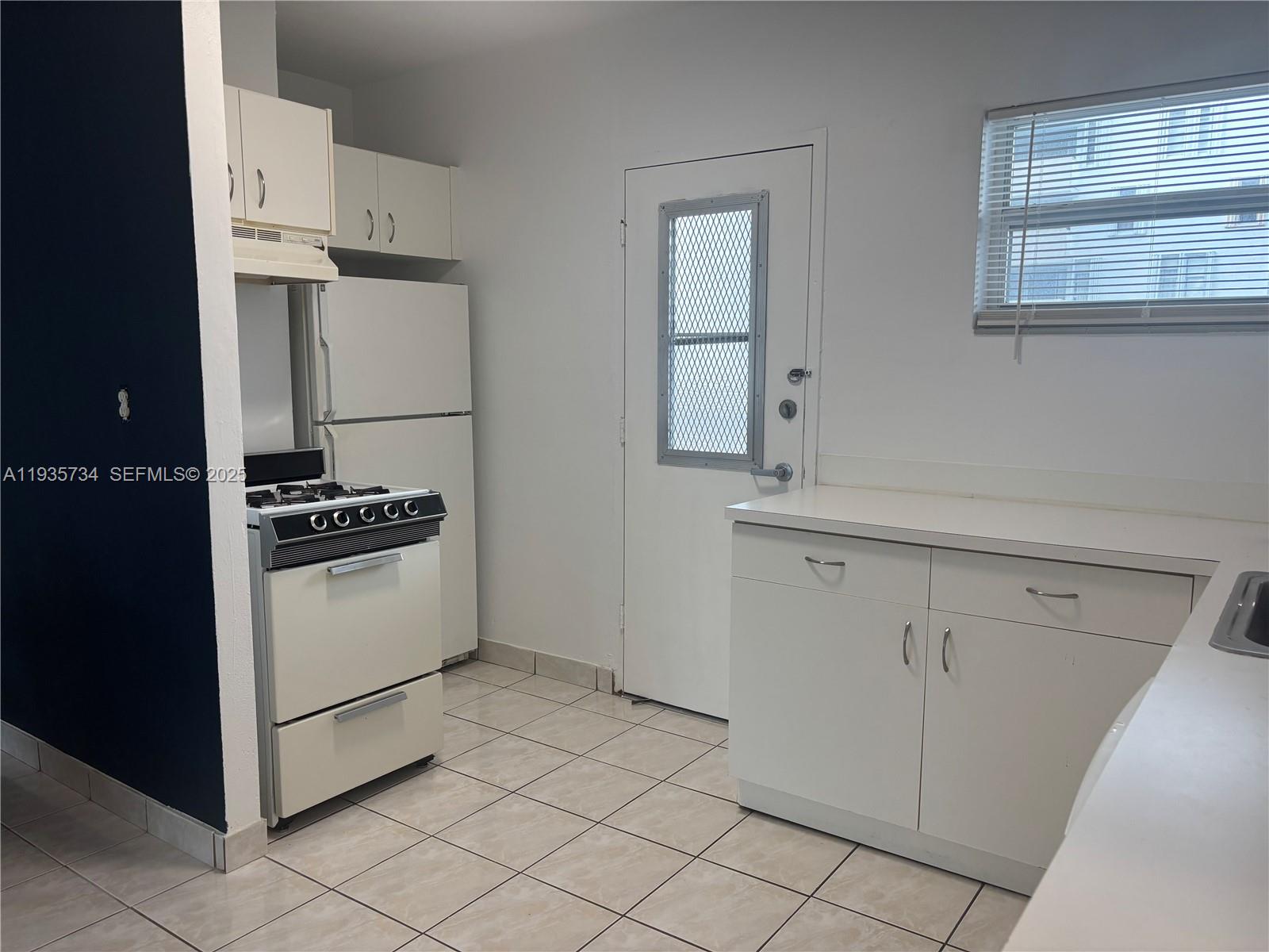 1300 Lincoln Road, Unit B302 Miami Beach, FL 33139 - Photo 4 of 15