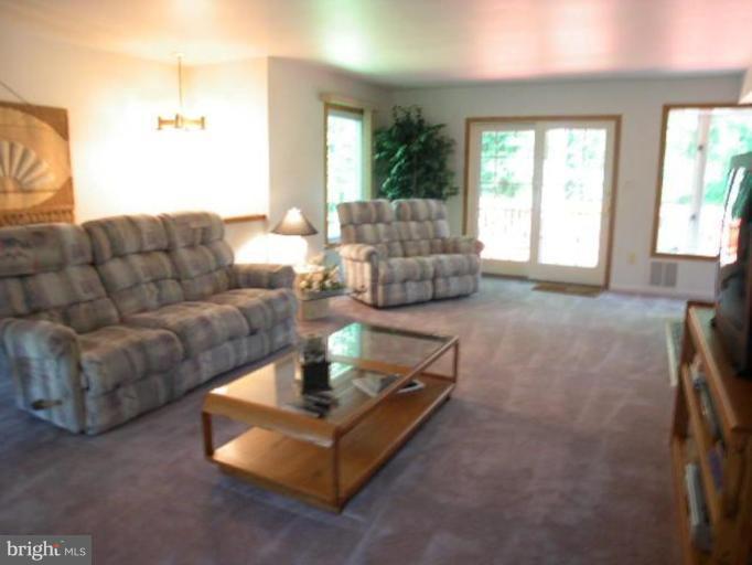 2053 Carrhill Road Vienna, VA 22181 - Photo 2 of 25 Living Room