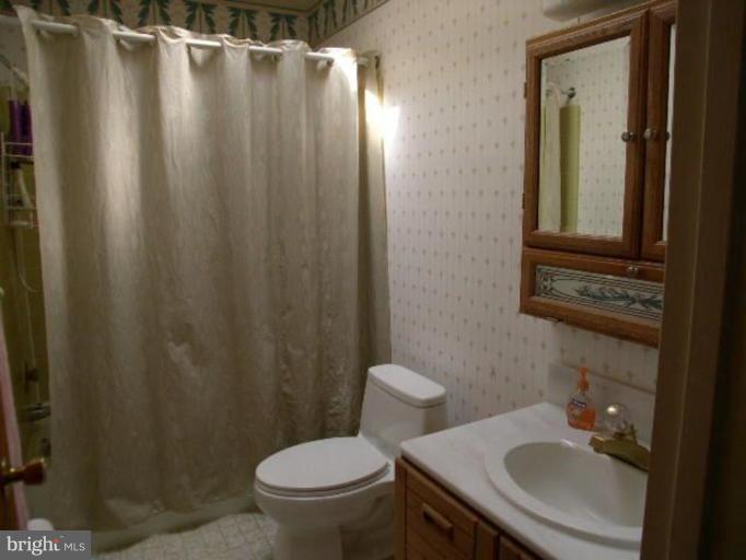 2053 Carrhill Road Vienna, VA 22181 - Photo 15 of 25 Bath #2