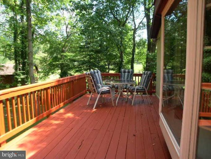 2053 Carrhill Road Vienna, VA 22181 - Photo 16 of 25 Deck