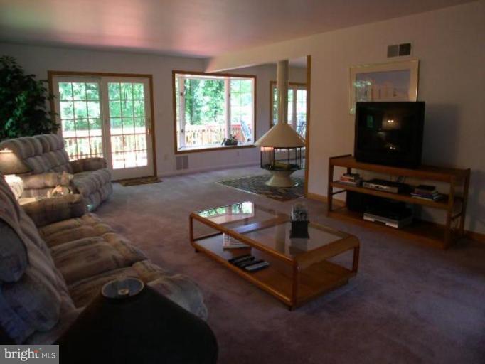 2053 Carrhill Road Vienna, VA 22181 - Photo 3 of 25 Living Room #2
