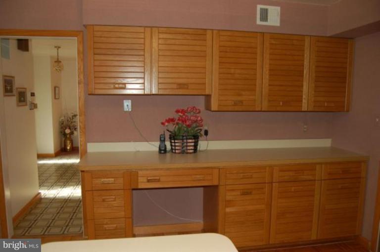 2053 Carrhill Road Vienna, VA 22181 - Photo 25 of 25 Plenty of storage in this kitchen!