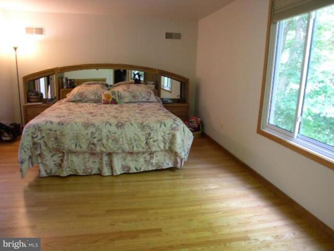 2053 Carrhill Road Vienna, VA 22181 - Photo 7 of 25 Master Bedroom