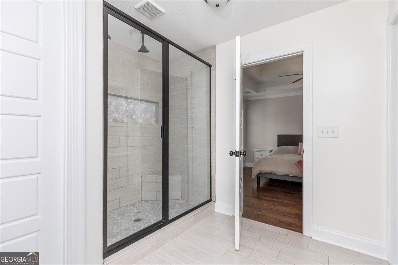 207 Kendall Court Perry, GA 31069 - Photo 29 of 45 a view of a bathroom with tub