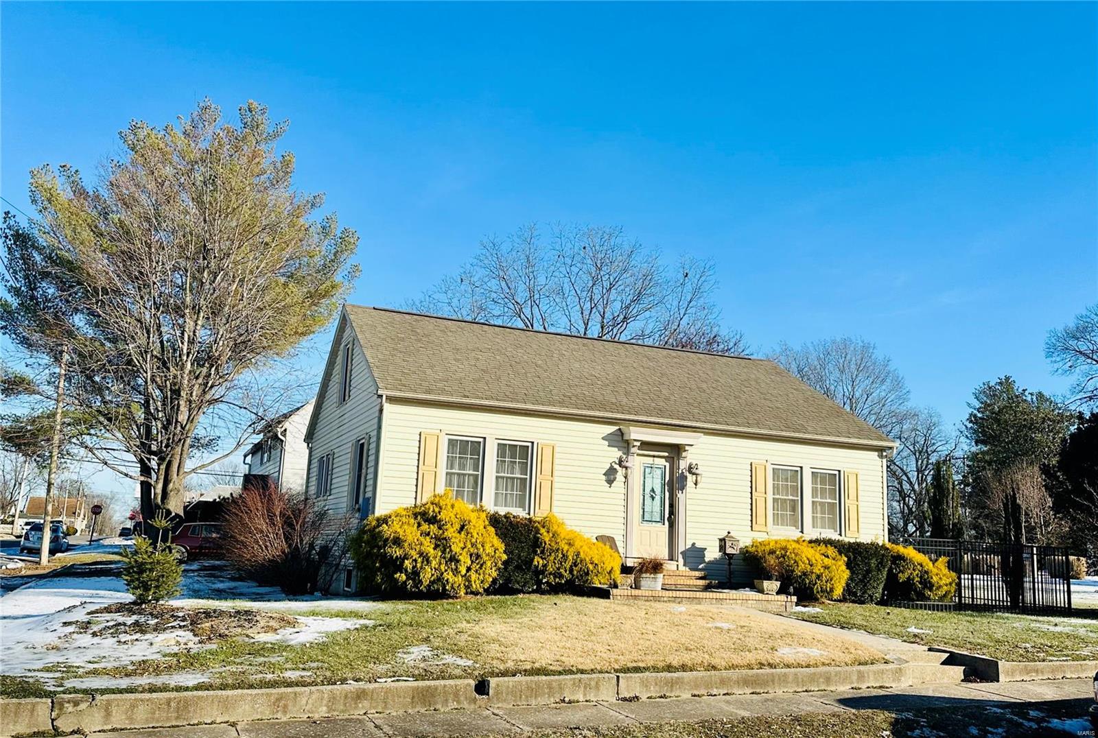 304 Locust Street Red Bud, IL 62278 - Photo 1 of 24 Gallery Image 1