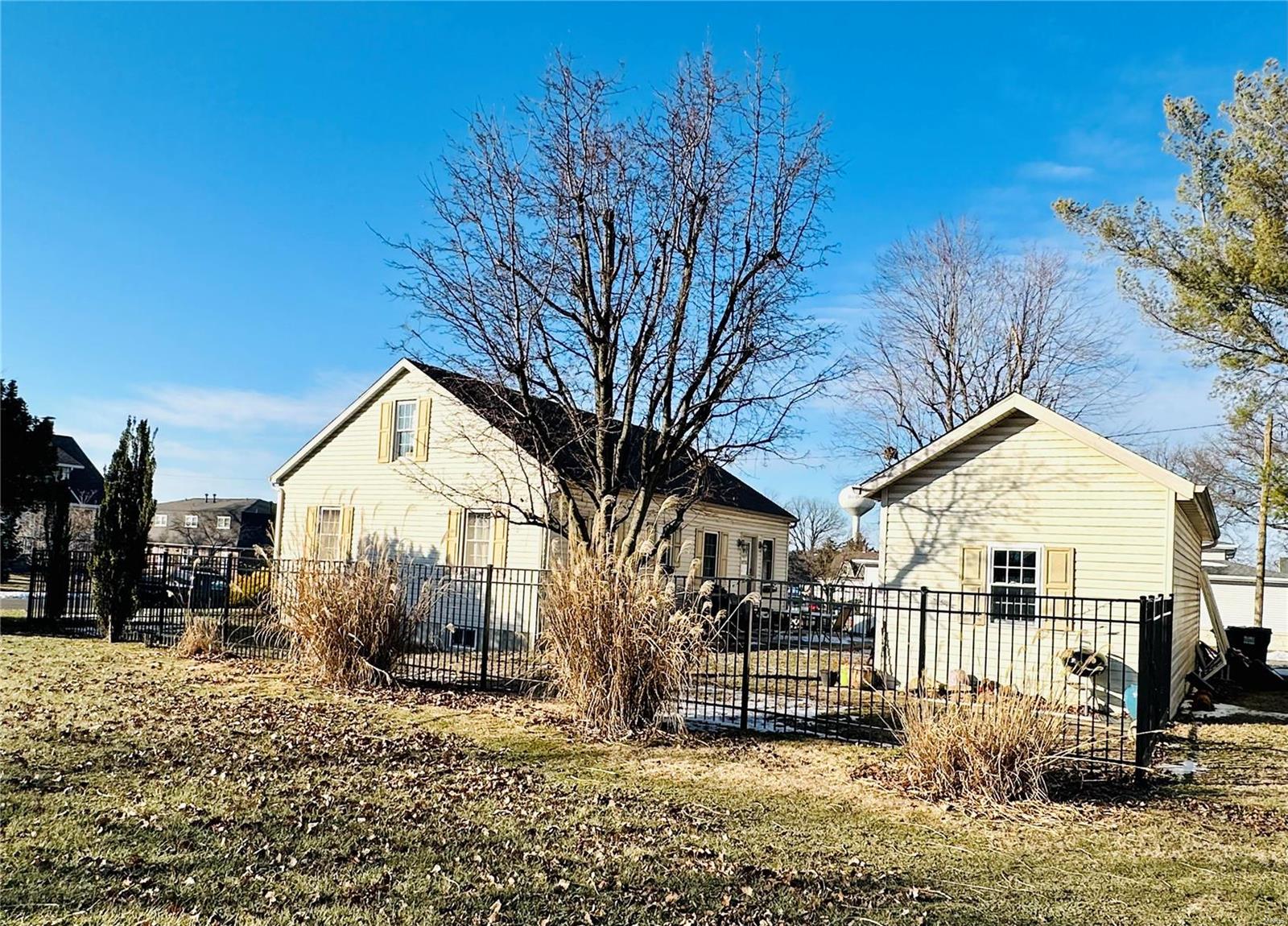 304 Locust Street Red Bud, IL 62278 - Photo 3 of 24 Gallery Image 3