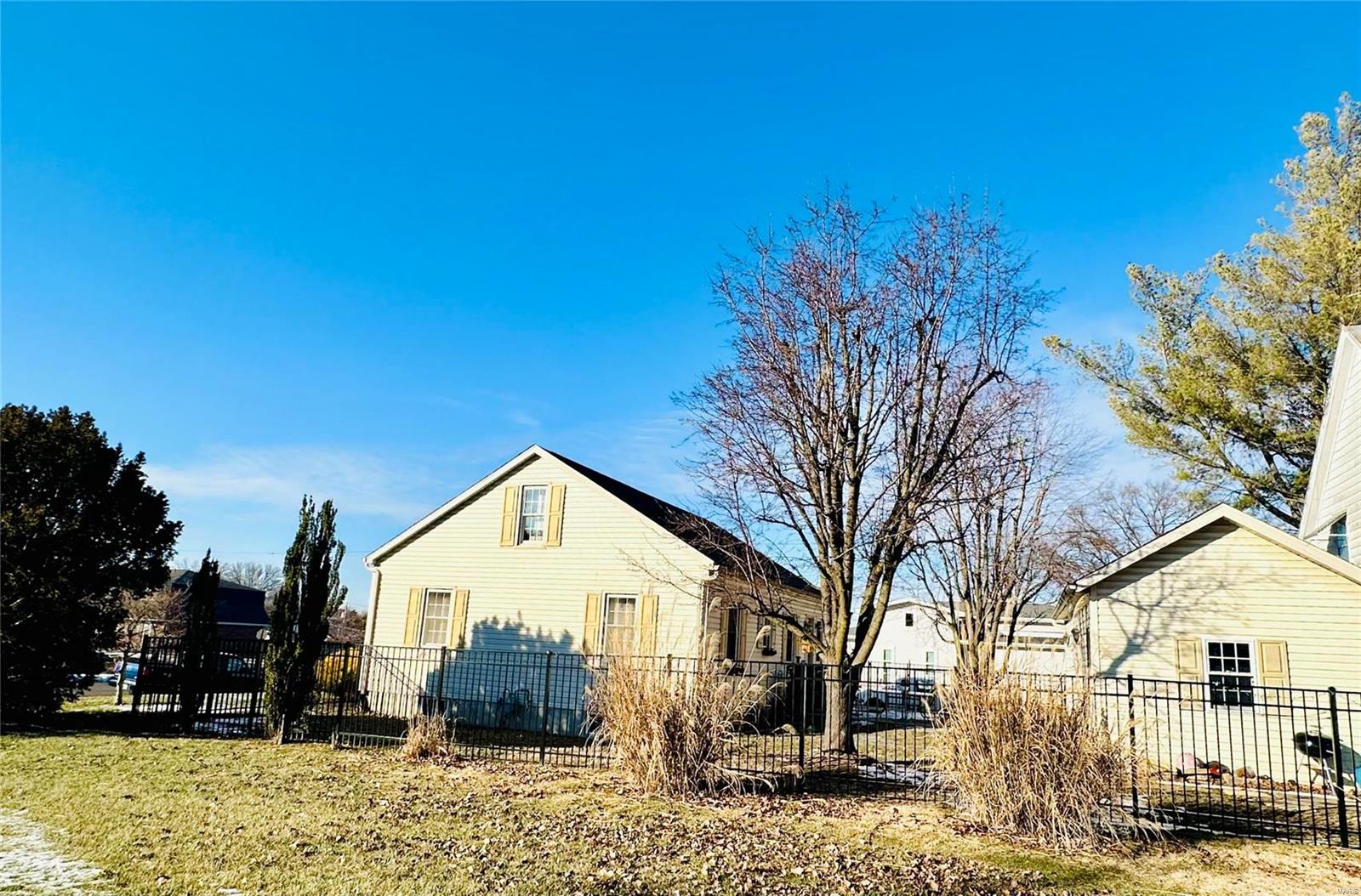 304 Locust Street Red Bud, IL 62278 - Photo 4 of 24 Gallery Image 4