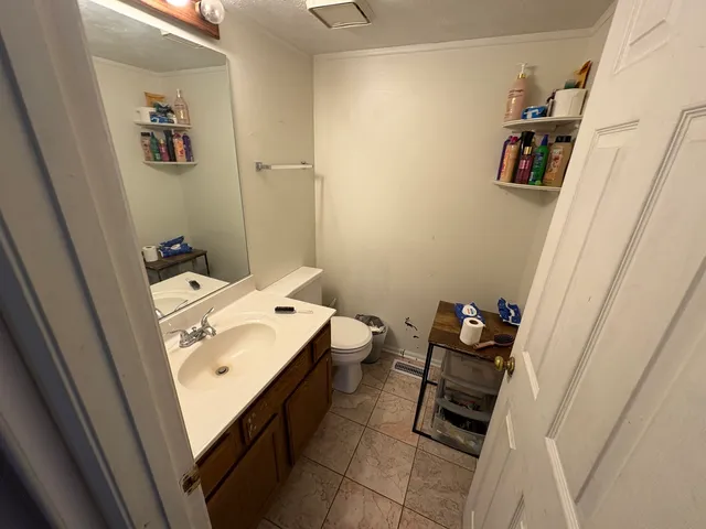 $220,000 | 1896 Windsor Court, Gurnee, IL 60031