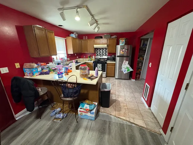 $220,000 | 1896 Windsor Court, Gurnee, IL 60031