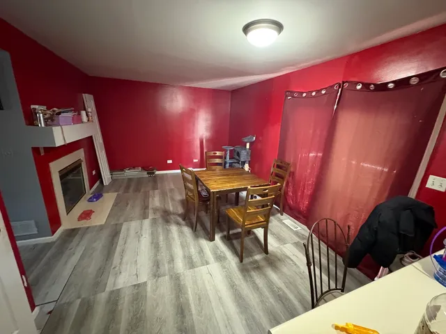 $220,000 | 1896 Windsor Court, Gurnee, IL 60031