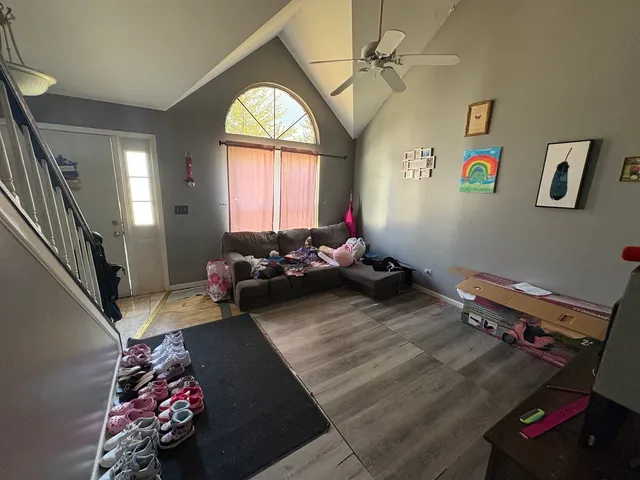 $220,000 | 1896 Windsor Court, Gurnee, IL 60031