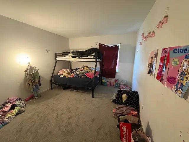 $220,000 | 1896 Windsor Court, Gurnee, IL 60031