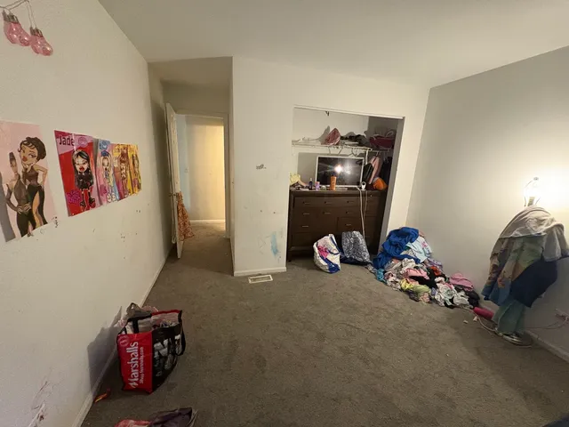 $220,000 | 1896 Windsor Court, Gurnee, IL 60031