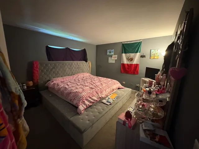 $220,000 | 1896 Windsor Court, Gurnee, IL 60031