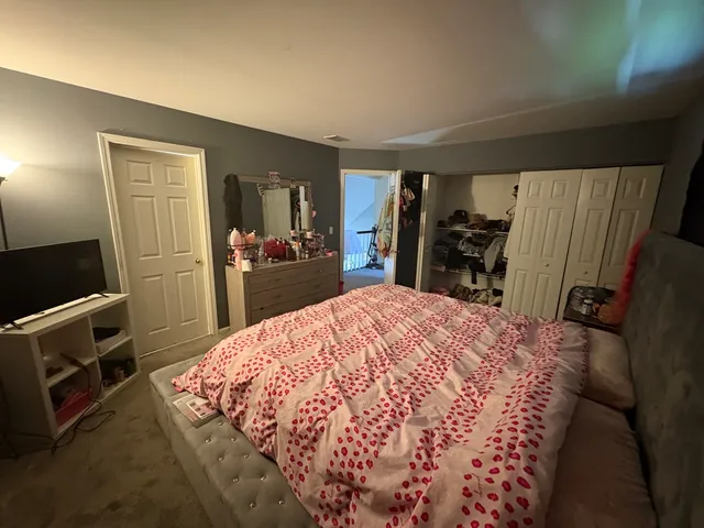 $220,000 | 1896 Windsor Court, Gurnee, IL 60031