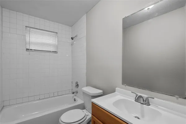 $999 | 2328 Boss Street, Unit B, La Marque, TX 77568