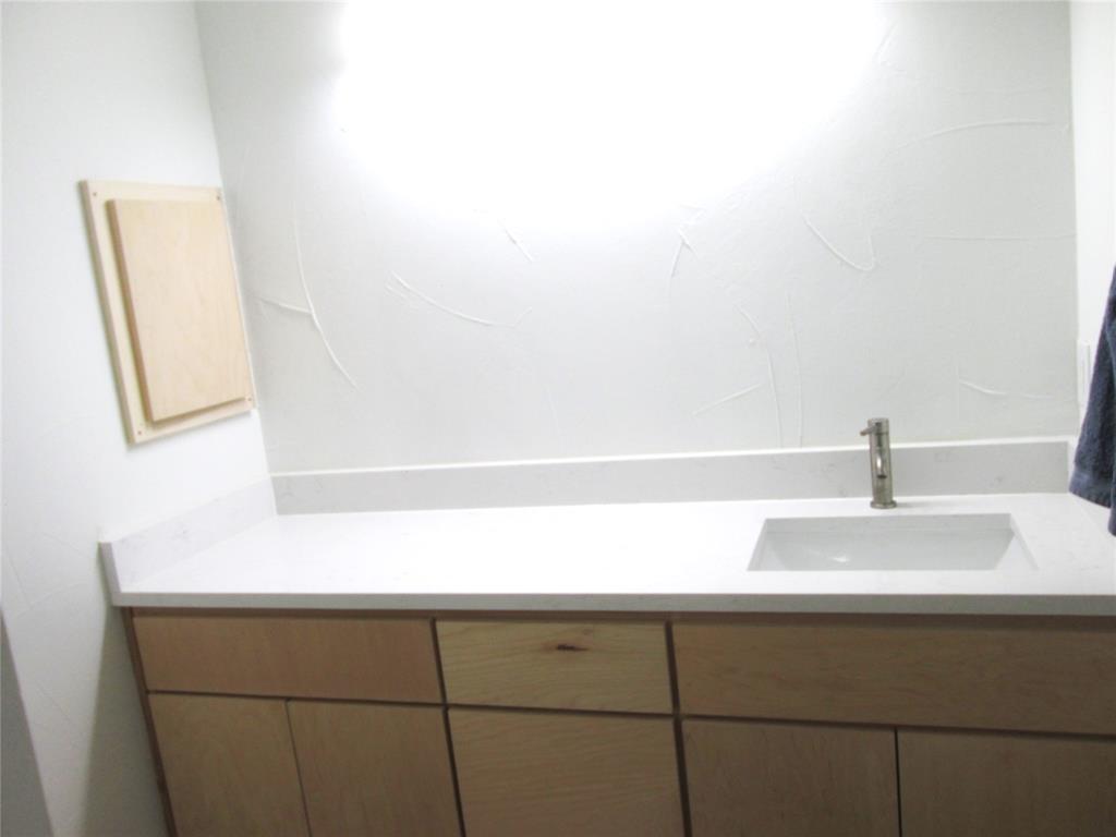 1305 Berkeley Court Plano, TX 75023 - Photo 27 of 34 a bathroom with a sink and a mirror