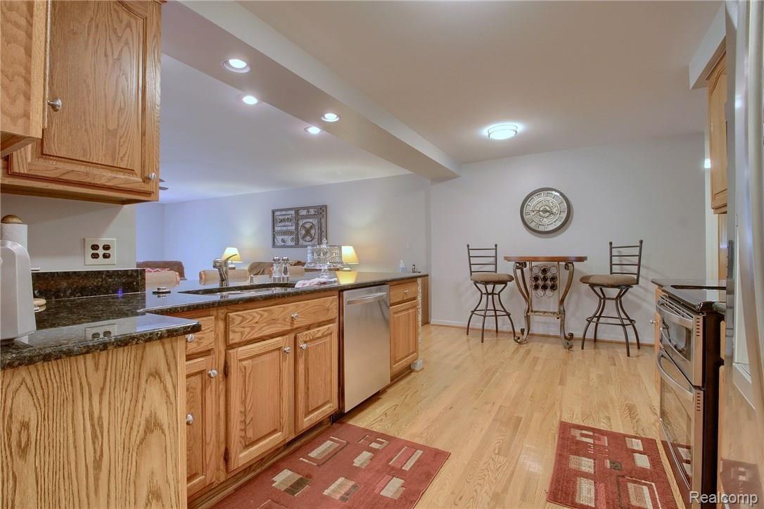 5180 Westview Road Clarkston, MI 48346 - Photo 9 of 32 Kitchen_3rd_View.jpg