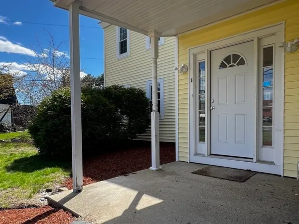 $3,200 | 292 Great Road, Unit 1, Acton, MA 01720