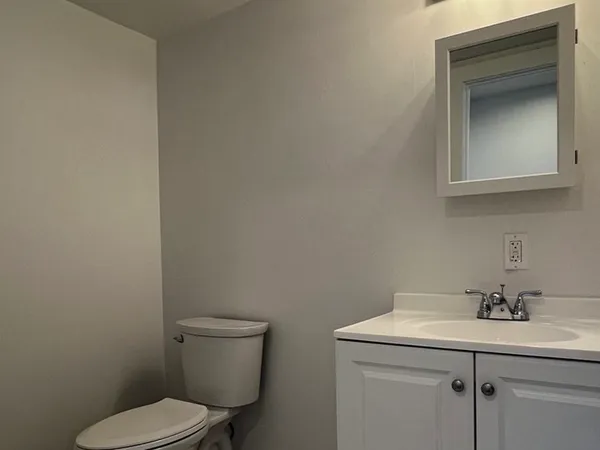 $3,200 | 292 Great Road, Unit 1, Acton, MA 01720
