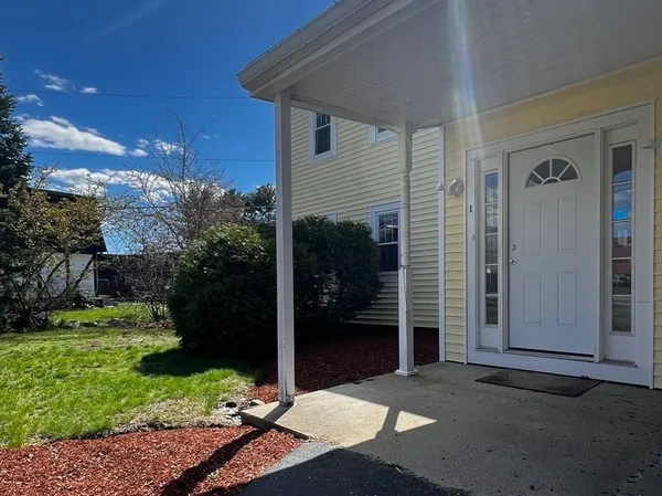 $3,200 | 292 Great Road, Unit 1, Acton, MA 01720
