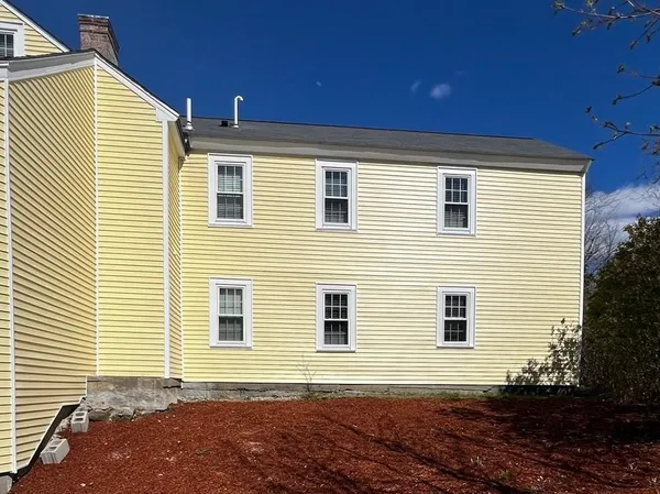 $3,200 | 292 Great Road, Unit 1, Acton, MA 01720