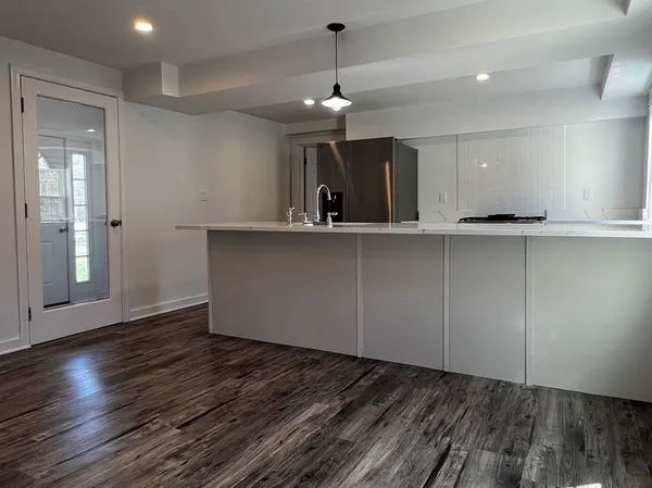 $3,200 | 292 Great Road, Unit 1, Acton, MA 01720