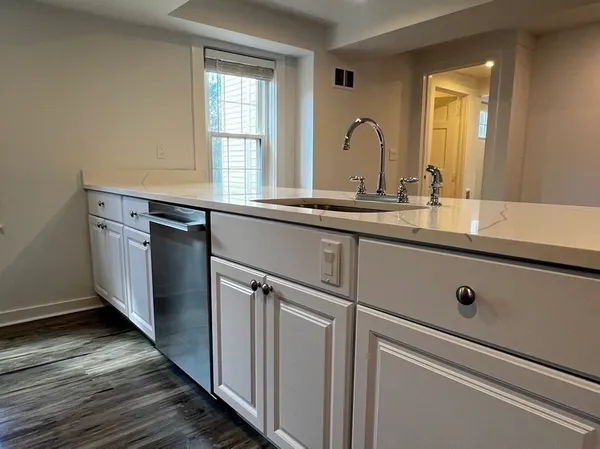 $3,200 | 292 Great Road, Unit 1, Acton, MA 01720