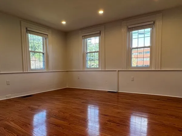 $3,200 | 292 Great Road, Unit 1, Acton, MA 01720