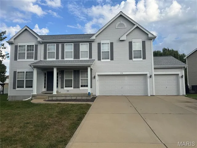 $355,000 | 919 Holliday Drive, Fairview Heights, IL 62208