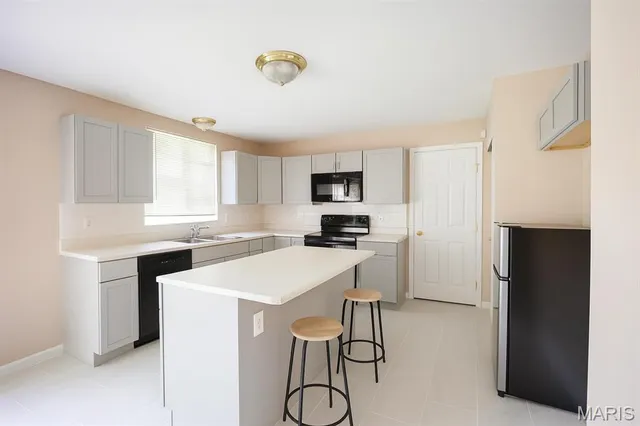 $355,000 | 919 Holliday Drive, Fairview Heights, IL 62208