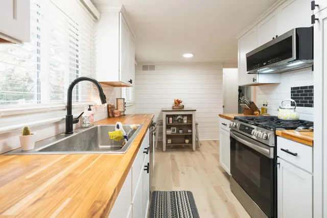 $319,900 | 201 South Main Street, Walworth, WI 53184