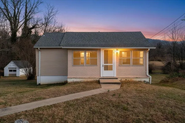 $187,500 | 5549 Hollins Road, Roanoke, VA 24019