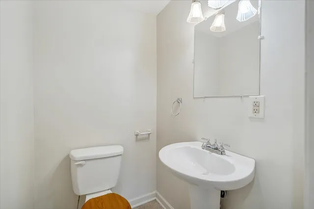 $187,500 | 5549 Hollins Road, Roanoke, VA 24019