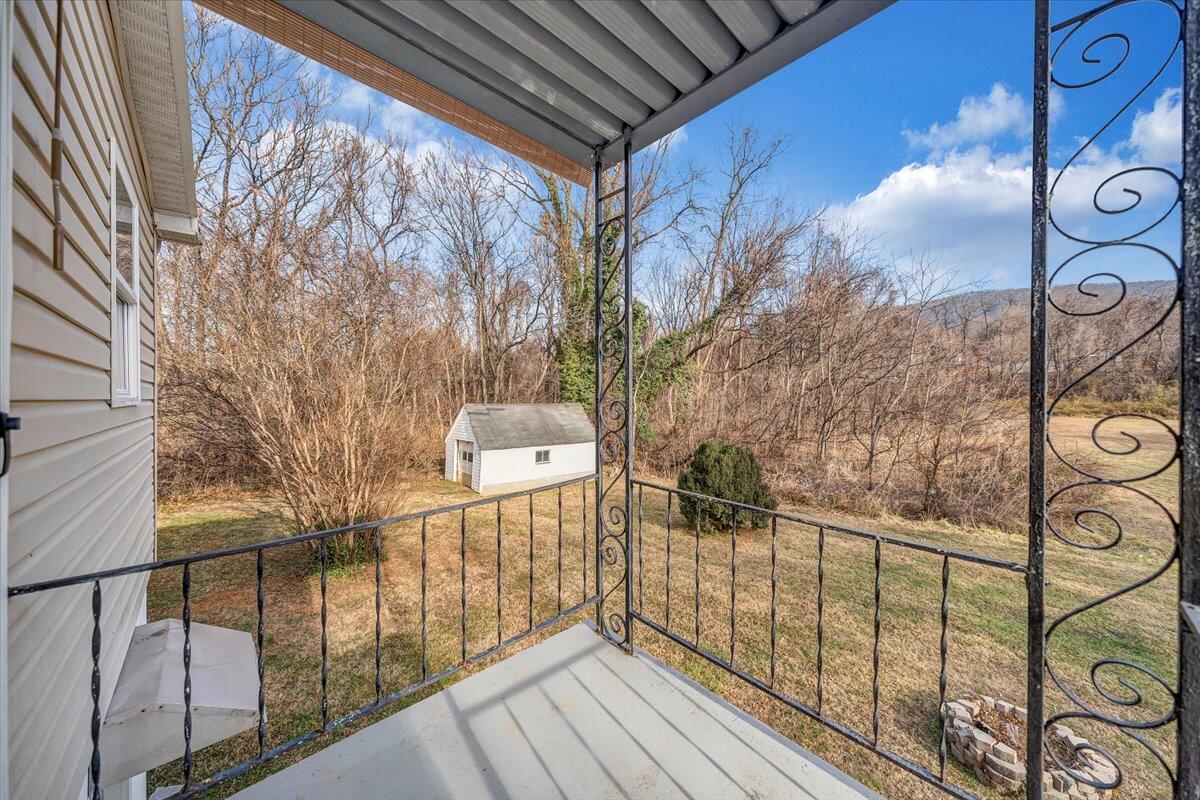 5549 Hollins Road Roanoke, VA 24019 - Photo 29 of 48 a view of a balcony with wooden fence