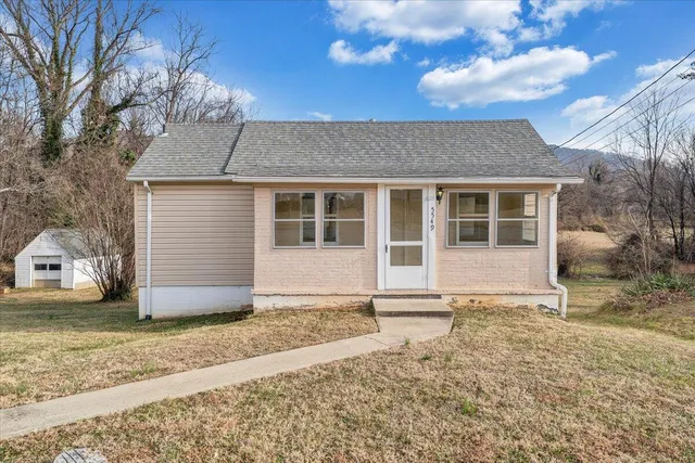 $187,500 | 5549 Hollins Road, Roanoke, VA 24019