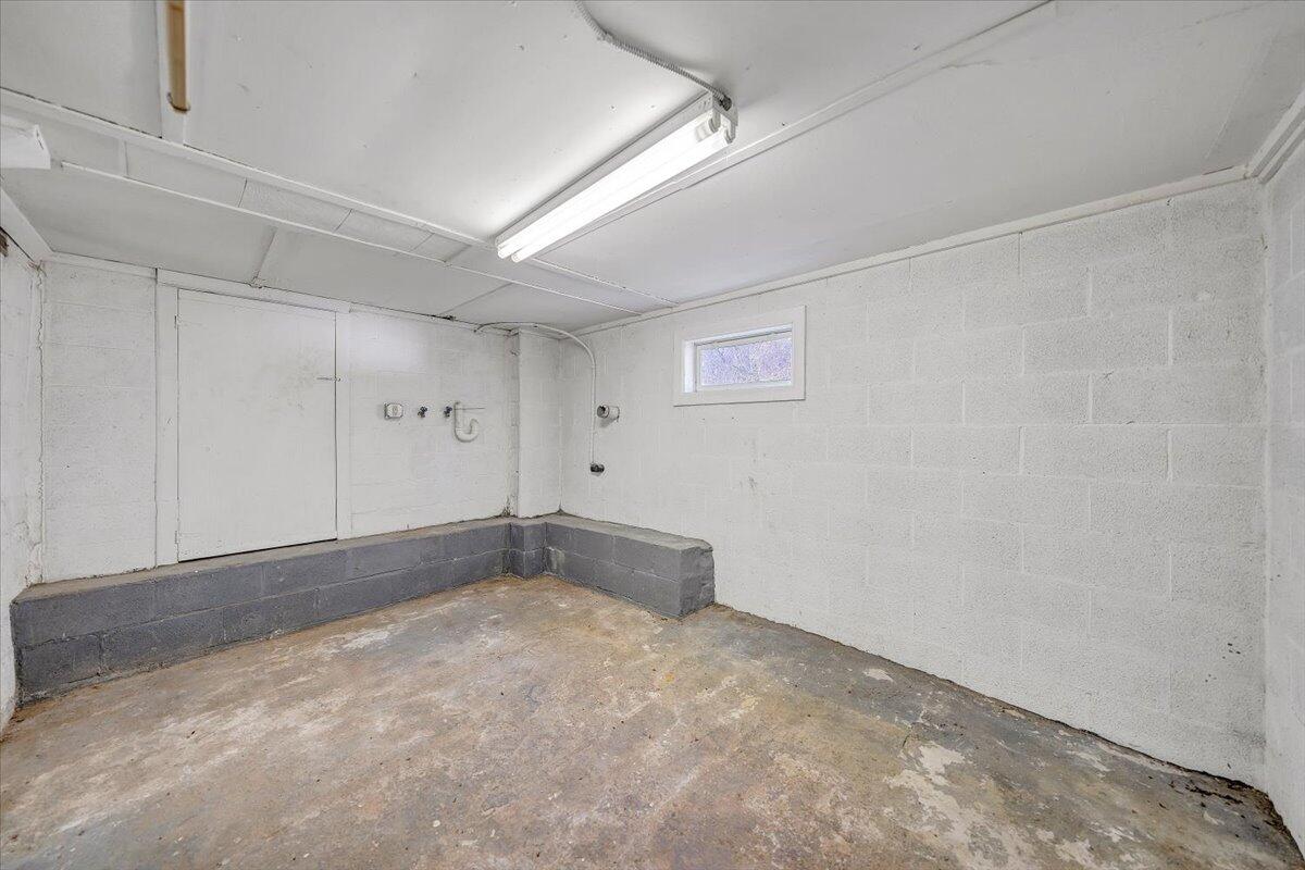 5549 Hollins Road Roanoke, VA 24019 - Photo 31 of 48 a view of empty room