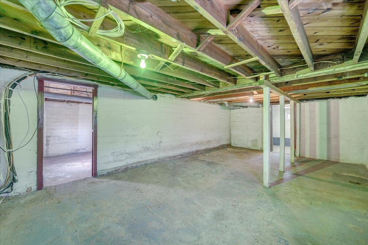 5549 Hollins Road Roanoke, VA 24019 - Photo 33 of 48 a view of empty room