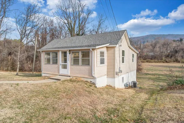 $187,500 | 5549 Hollins Road, Roanoke, VA 24019