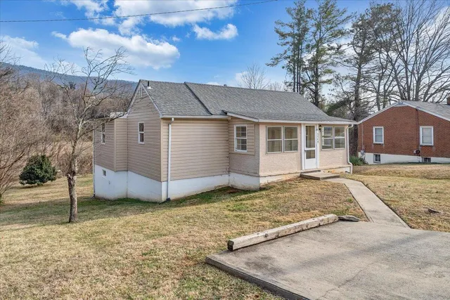 $187,500 | 5549 Hollins Road, Roanoke, VA 24019