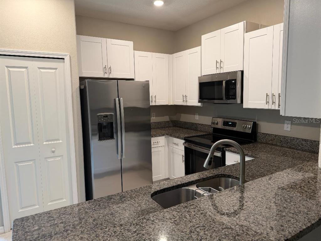 11905 Castine Street New Port Richey, FL 34654 - Photo 6 of 20