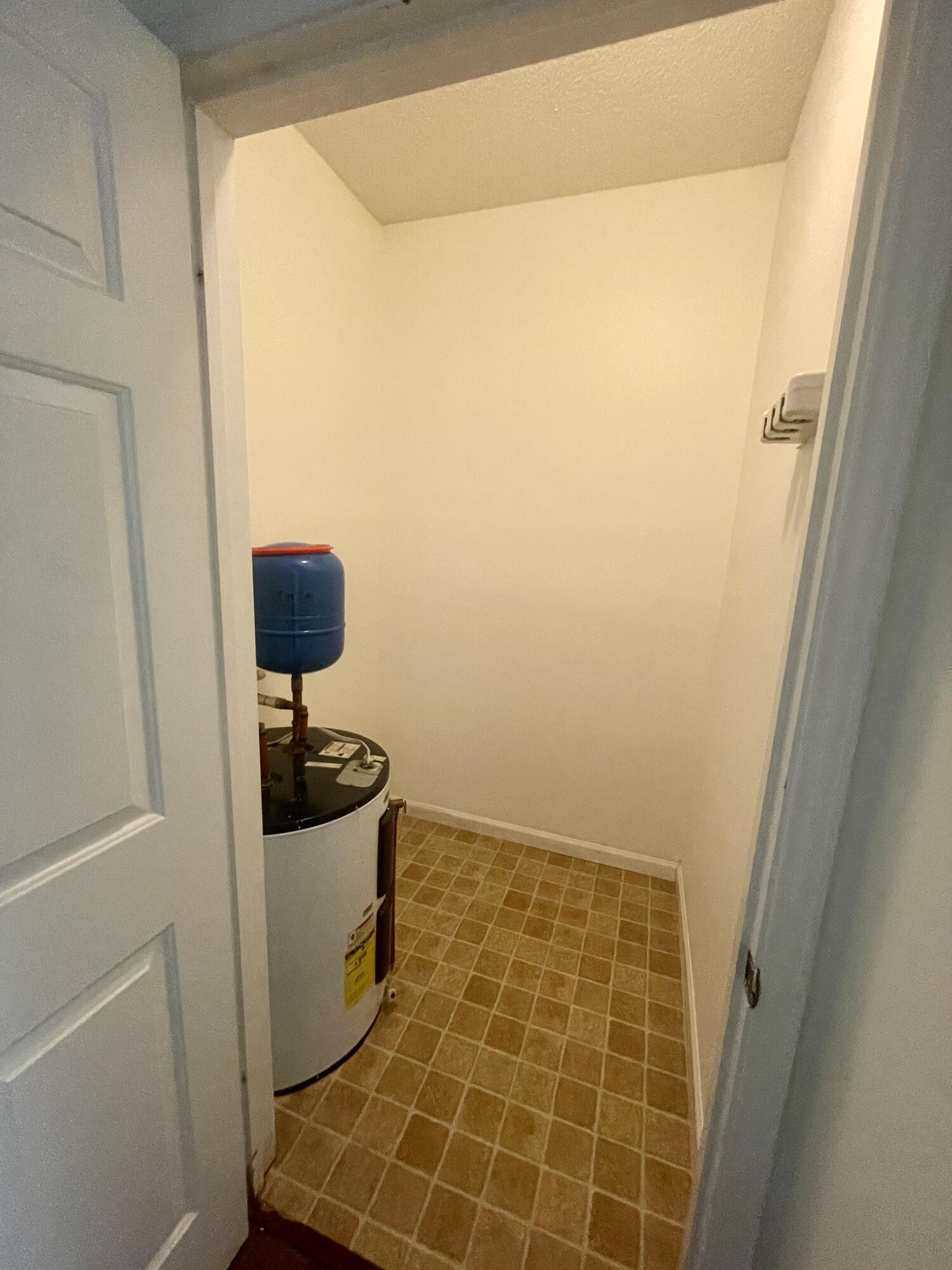 2411 Chatelain Way Mount Pleasant, SC 29464 - Photo 14 of 32 IMG_5075