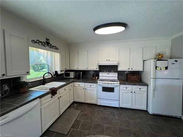 $320,000 | 3145 Volunteer Road, Pinnacle, NC 27043