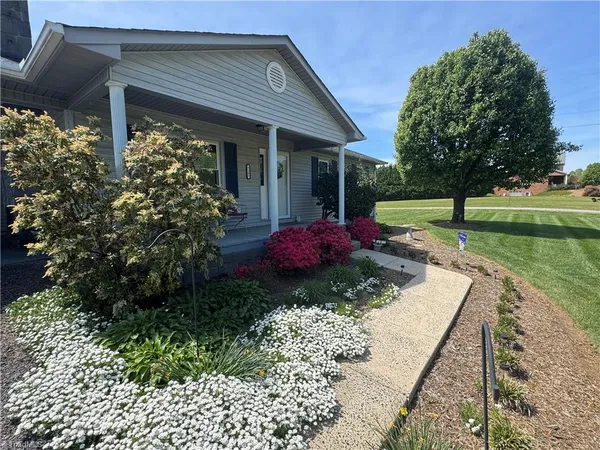 $320,000 | 3145 Volunteer Road, Pinnacle, NC 27043