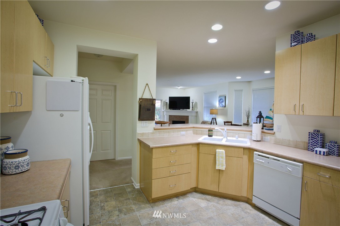 214 South 48th Street, Unit F Renton, WA 98055 - Photo 9 of 25