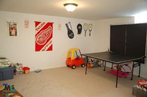 236 Bellshire Lane Rochester, MI 48307 - Photo 10 of 12 20003193-9.JPG