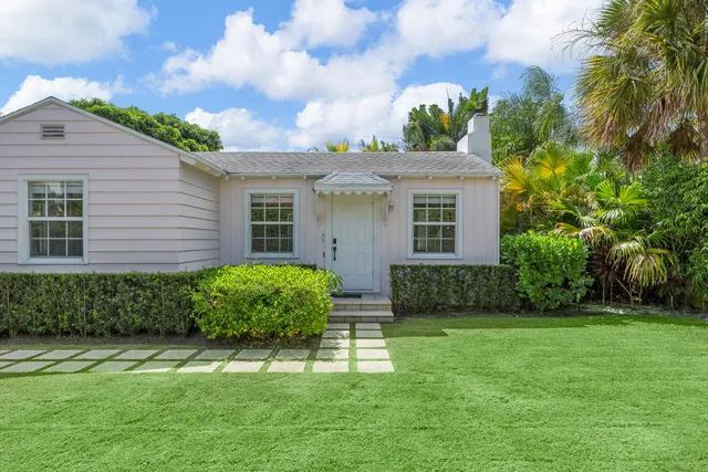 a view of a backyard with garden