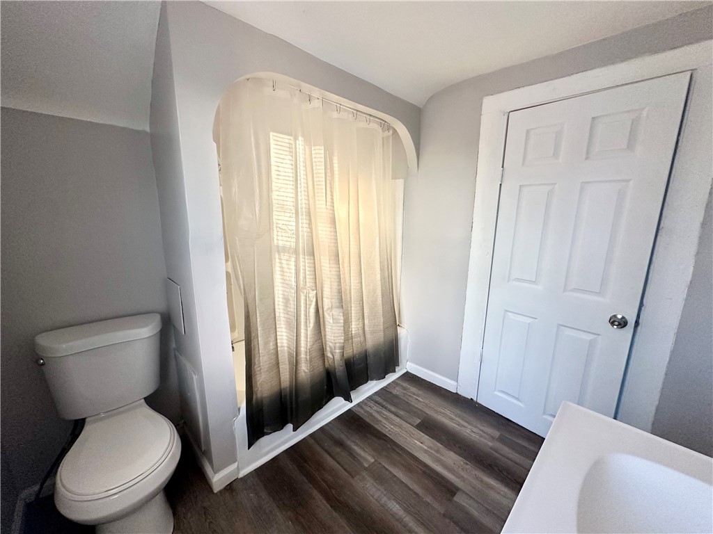 61 Myrtle Street Rochester, NY 14606 - Photo 12 of 18 Full-bathroom on 2nd-floor with updated flooring