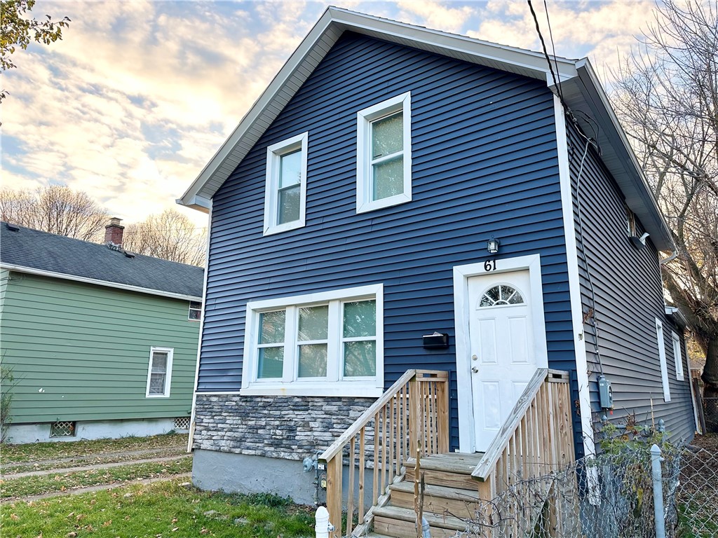 61 Myrtle Street Rochester, NY 14606 - Photo 3 of 18 Vinyl exterior with a 2-year old architectural shi
