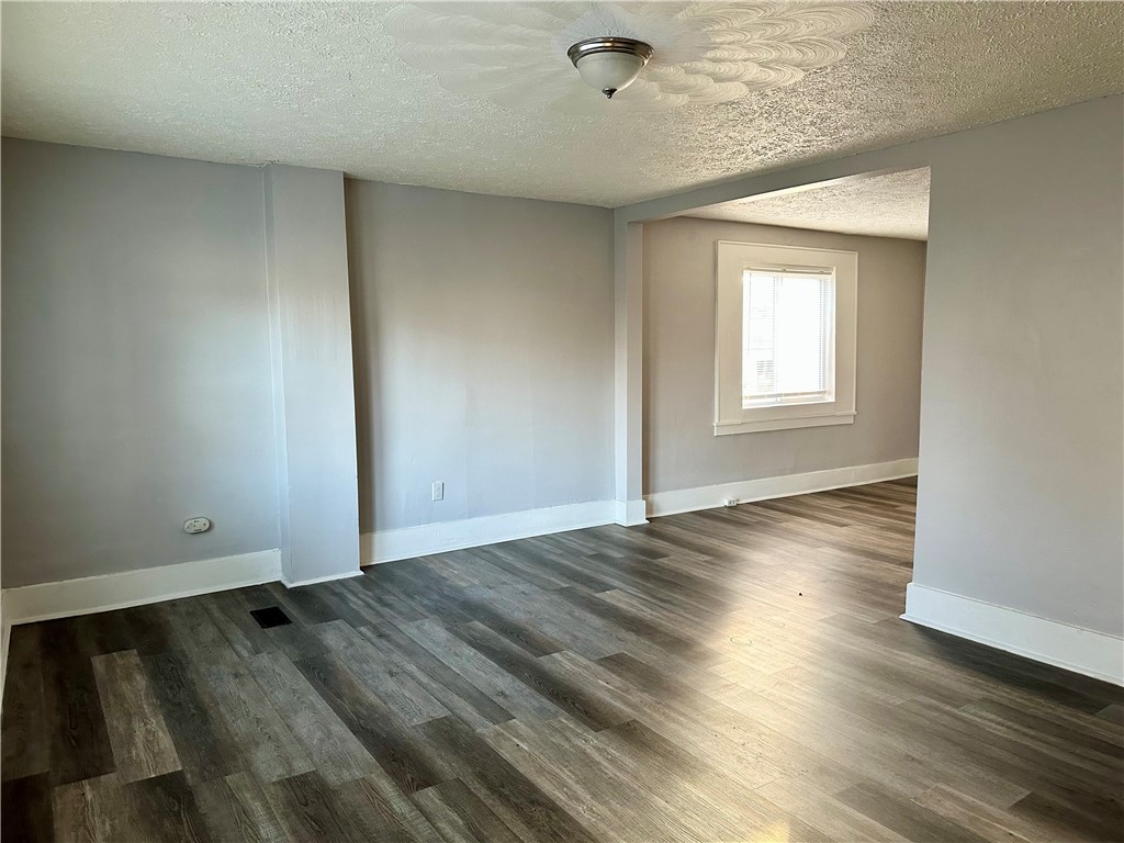 61 Myrtle Street Rochester, NY 14606 - Photo 4 of 18 Living Room